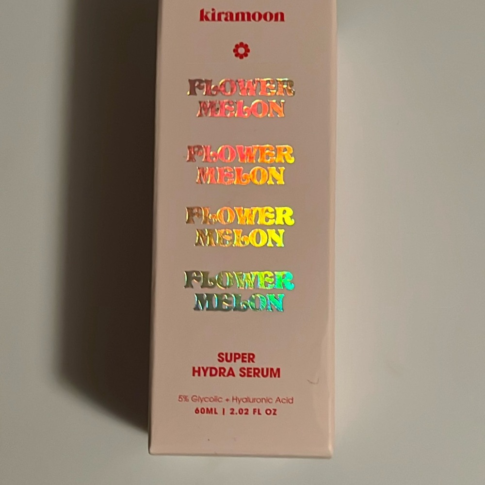 Flowermelon Serum, hyaluronic acid and hydrating fruit extracts.